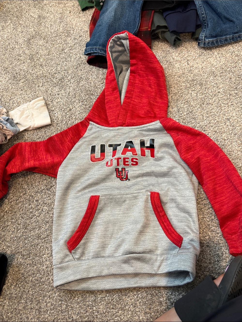 Colosseum Utah Utes Red and Gray Kids Pullover Hoodie